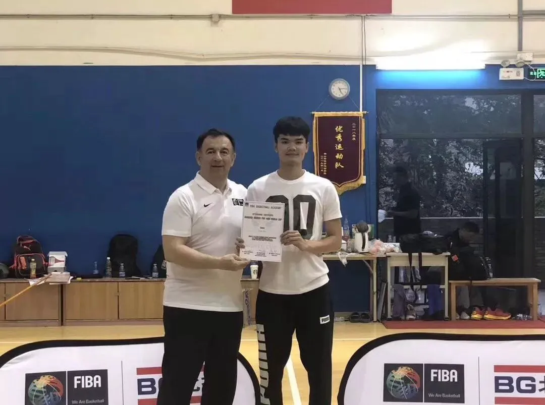 为什么大前锋在比赛中需要特别的体能训练?_0